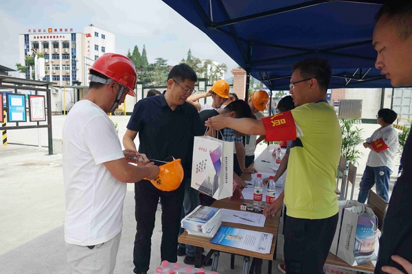 公司副總經理吳韶斌在麗水市“安全生產月”建筑施工安全質量工作現場會暨應急救援演練觀摩會上交流發言
